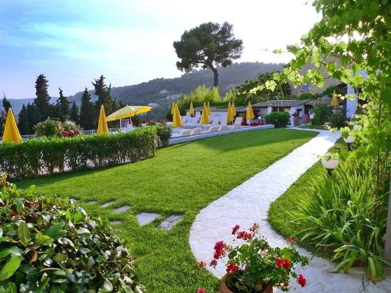 Le Hameau Hotel 3*