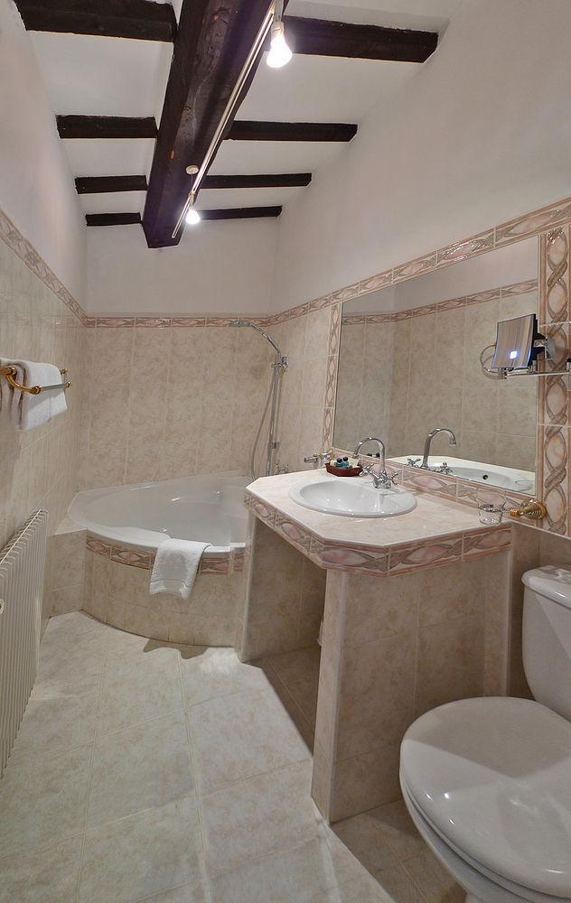 Le Hameau Hotel