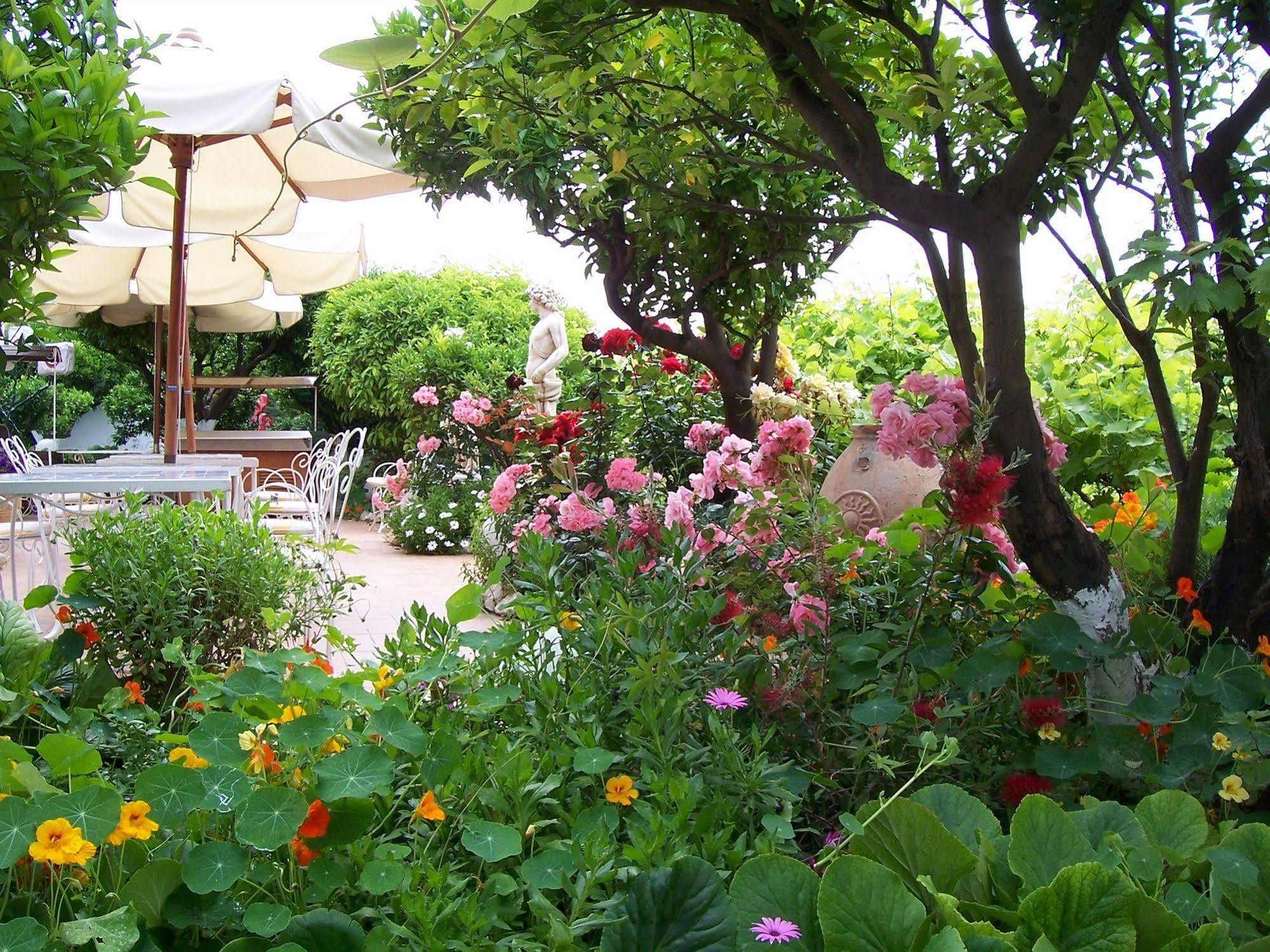 Le Hameau Hotel